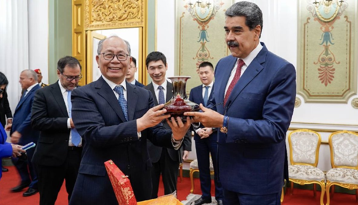 마두로 대통령(오른쪽)은 1월 2일 시진핑 중국 국가주석 특사인 추샤오치와 만났다. 마두로 대통령이 압송되기 불과 몇 시간 전이다. 마두로 대통령 페이스북