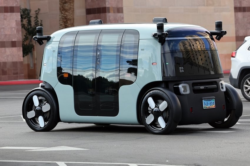 죽스(ZOOX)는 운전자는 물론 스티어링 휠과 페달, 계기반 등이 아예 없는 것이 특징이다. 뉴스1 