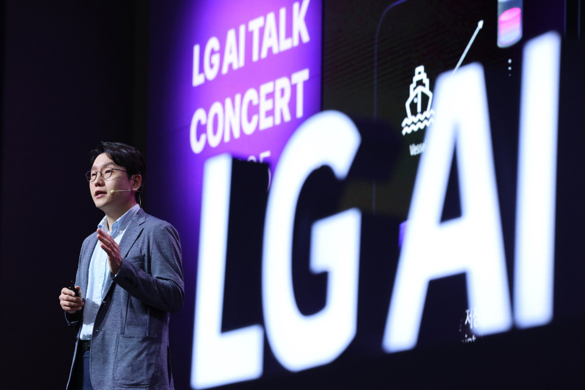 임우형 LG AI연구원 공동연구원장이 지난해 7월 열린 ‘LG AI 토크 콘서트 2025’에서 엑사원 생태계를 소개하고 있다. 뉴스1