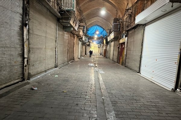 테헤란에 있는 바자르가 상인 주도의 반정부 시위로 1월 6일 문이 닫혀 있다. 뉴시스 
