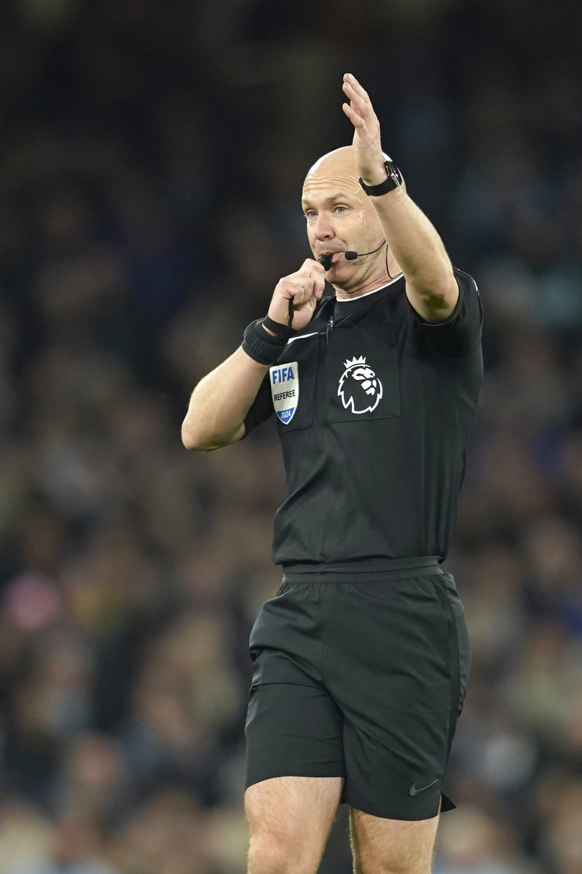 잉글랜드 프리미어리그(EPL)의 앤서니 테일러 주심. 2022∼2023시즌 UEFA(유럽축구연맹) 유로파리그 결승전 판정으로 논란을 샀다. 뉴시스