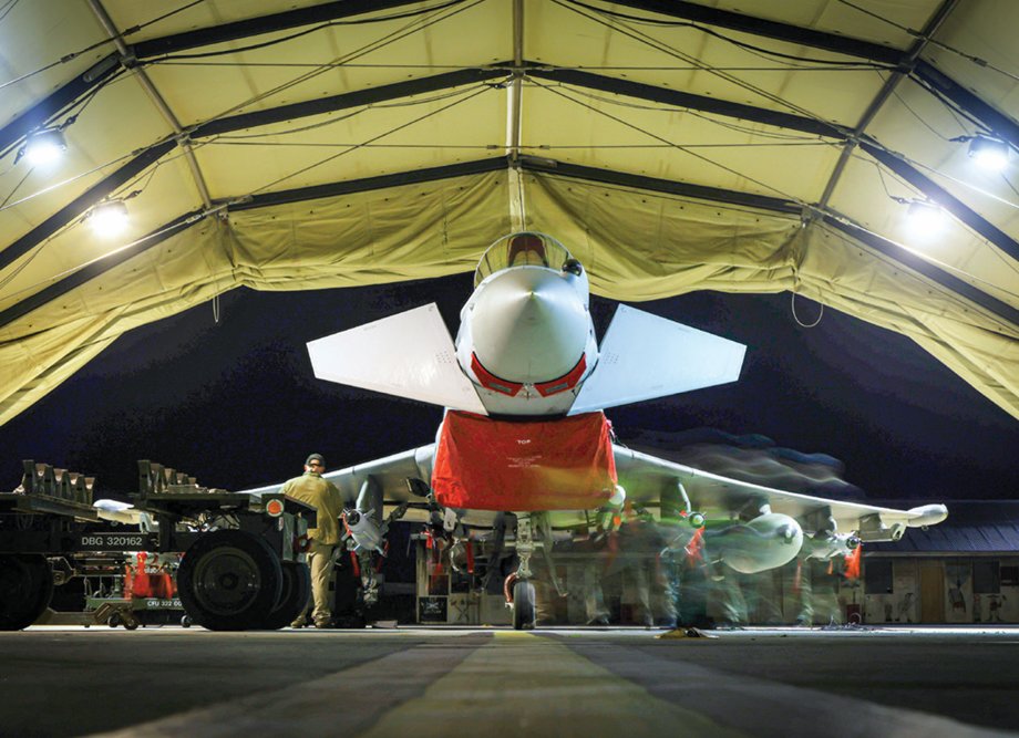 키프로스 내 영국 영토 아크로티리 기지에서 2024년 1월 22일 영국 전투기가 출격 준비를 하고 있다. 영국 국방부 제공