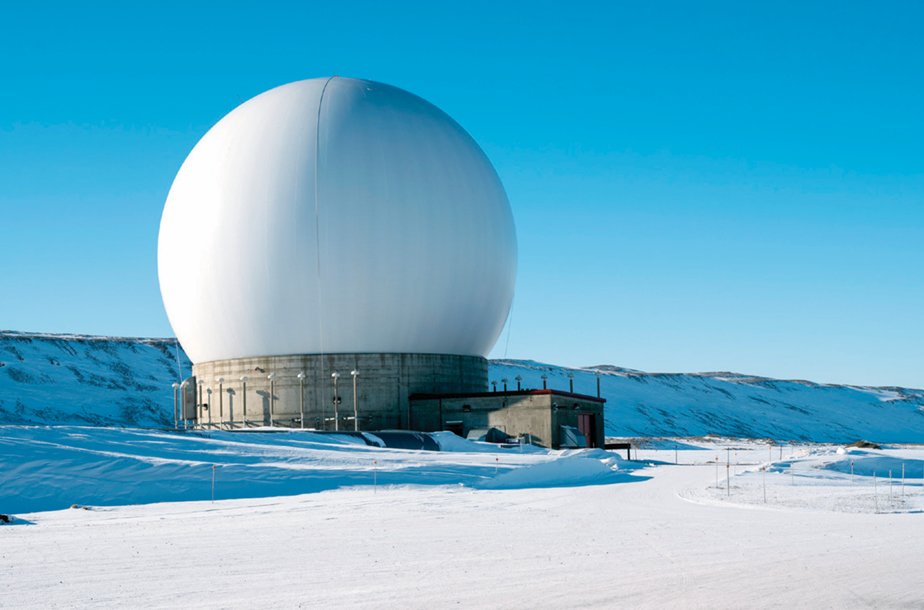 그린란드에 있는 미군 피투피크 우주기지의 레이더 돔. 미국 우주군 제공