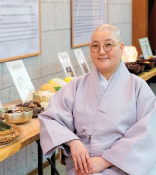 1월 23일 한국사찰음식 문화체험관에서 ‘사찰음식명상’ 강의를 진행한 하경스님. 홍태식