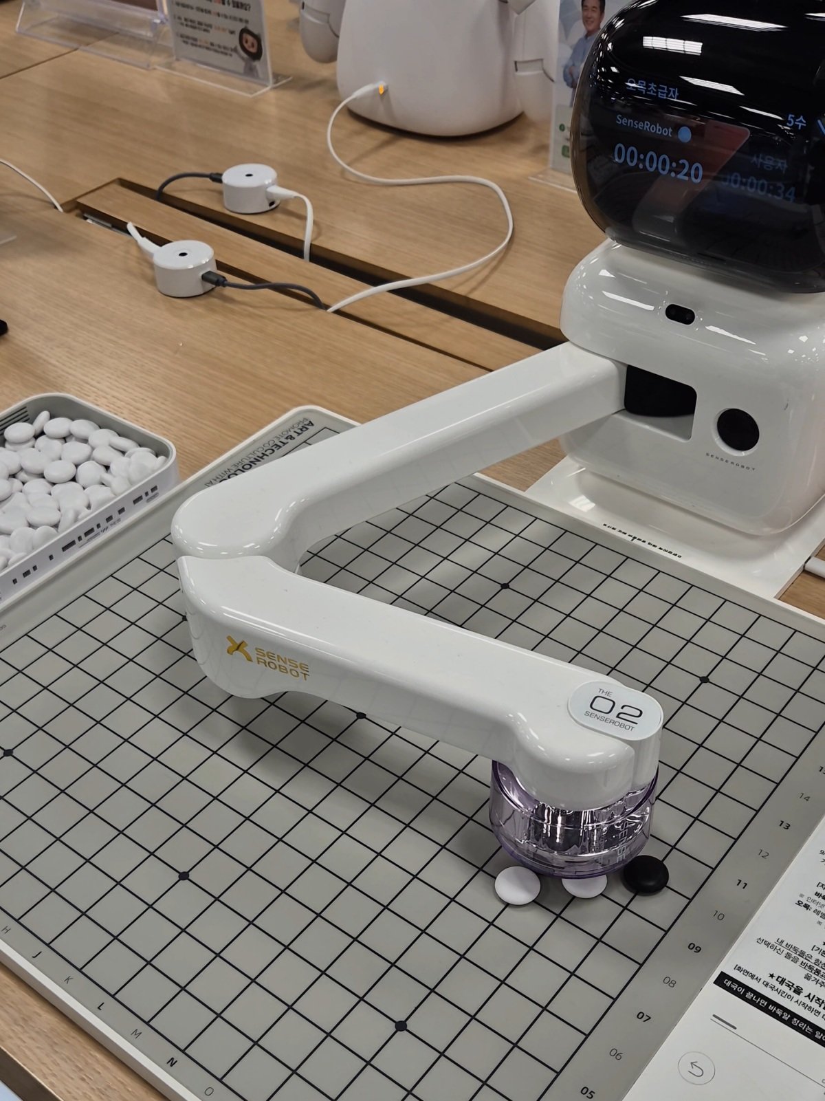 판매가 158만 원인 바둑로봇 ‘센스로봇 GO’. 임경진 기자