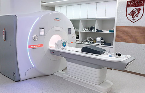 고려대 의과대학 MRI 정밀영상연구센터가 연구용으로 도입한 지멘스헬시니어스의 ‘마그네톰 시마 엑스 3 테슬라 MRI’. 고려대 의대 제공