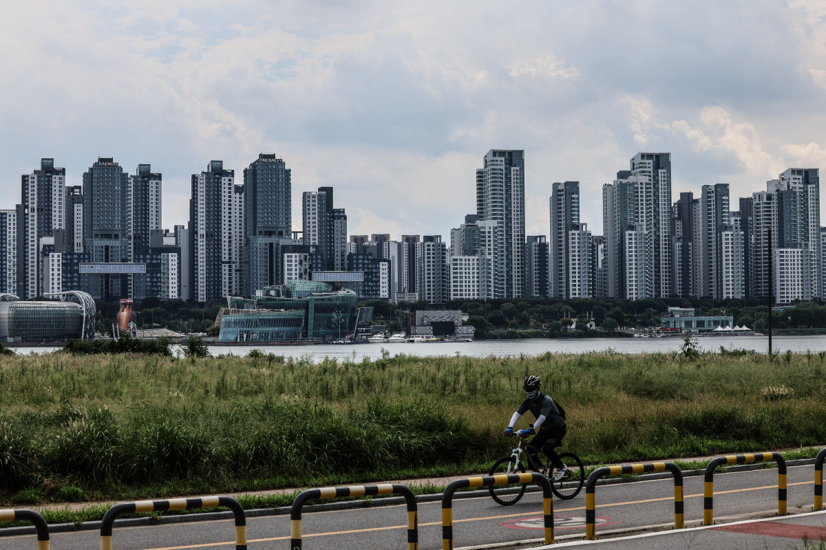 서울 서초구 반포동 ‘래미안원베일리’와 ‘아크로리버파크’. 뉴시스
