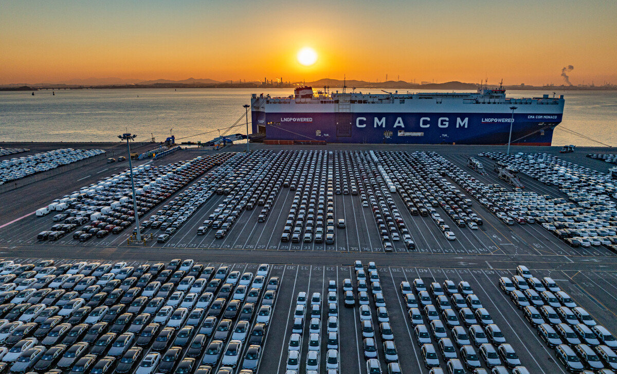 트럼프 행정부는 무역확장법 232조를 통해 자동차, 의약품 등에 품목별 관세를 부과했다. 사진은 지난해 12월 경기 평택항 자동차전용부두에 수출을 기다리는 차들이 주차돼 있는 모습. 동아DB