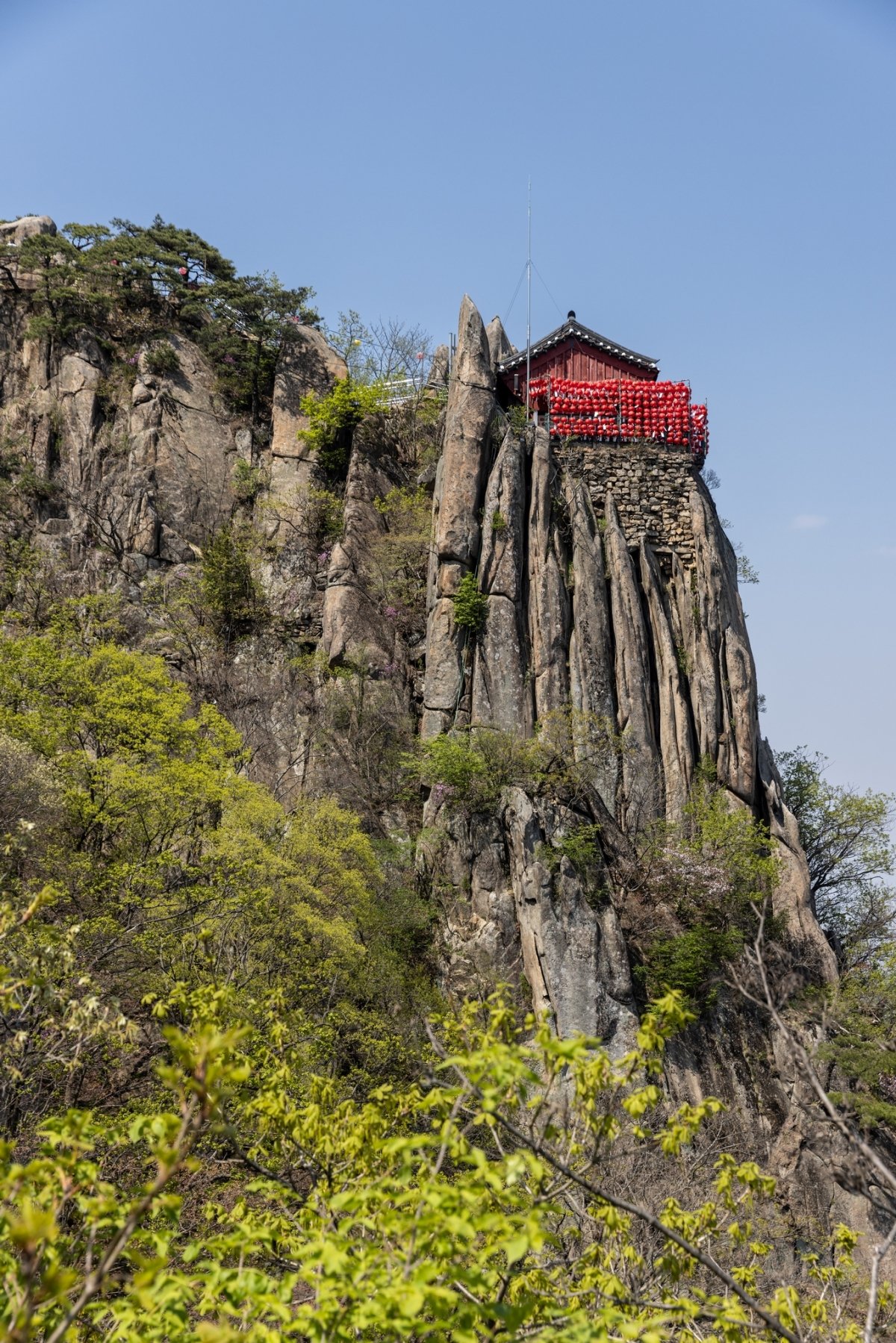 서울 관악산 연주대. 불꽃 모양이라 화산(火山)으로 분류된다. 서울관광재단 제공
