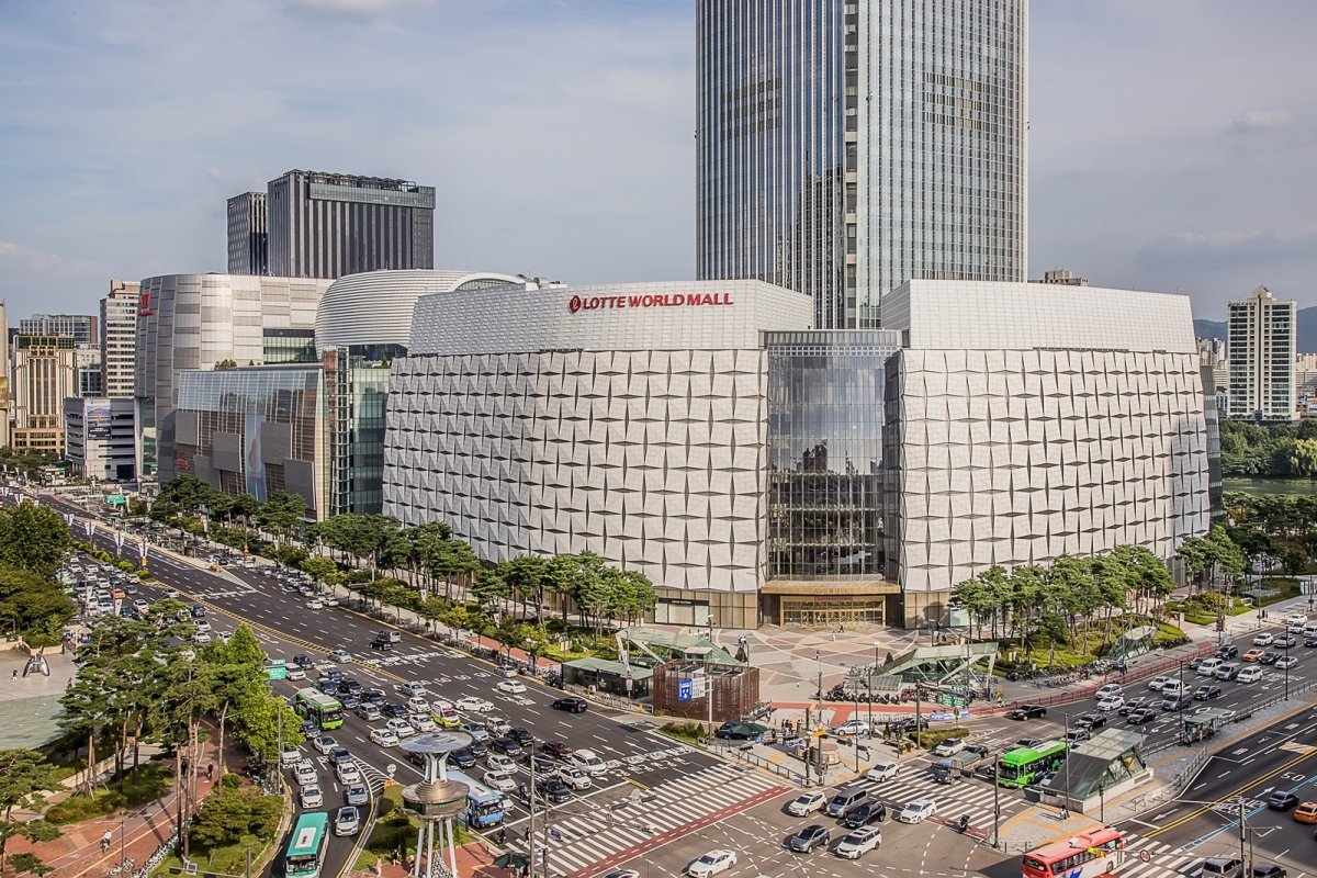 어린이들을 위한 아트 축제 ‘키즈 아트 스테이션(Kids Art Station, KiAS)’이 열리는 서울 잠실 롯데타운. 롯데백화점 제공