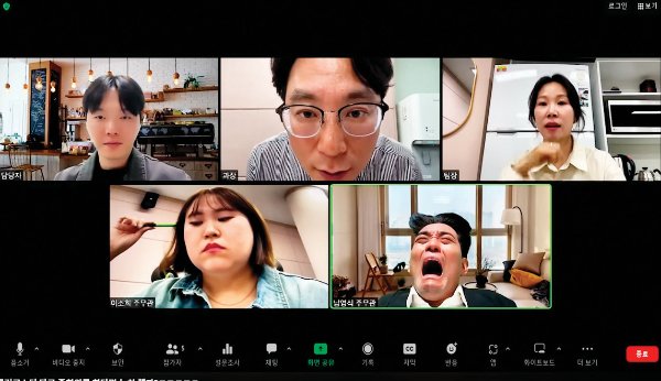 울산 웨일즈카트를 타고 화상회의를 하는 콘셉트의 영상. 유튜브 채널 ‘울산남구 고래방송국’ 캡처