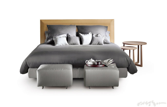 침실 격을 한층 높여주는 에덴 침대는 가죽 컬러를 다양하게 고를 수 있다.