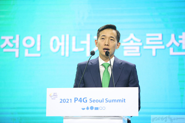 지난해 5월 31일 2021 P4G 서울 정상회의 에너지세션에서 기조연설을 하고 있는 김동관 한화솔루션 사장. 