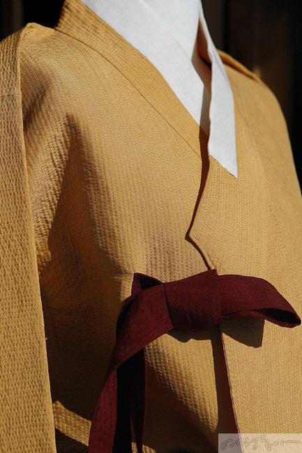 김해자 누비장의 디자인으로 만든 누비옷. 고운 색감과 정교한 바느질 솜씨가 일품이다. [박해윤 기자]