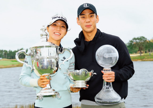 리디아 고가 LPGA(미국여자프로골프)
투어 ‘BMW 레이디스 챔피언십’을 우승한 뒤 당시 약혼자 정준 씨와 포즈를 취하고 있다. 
