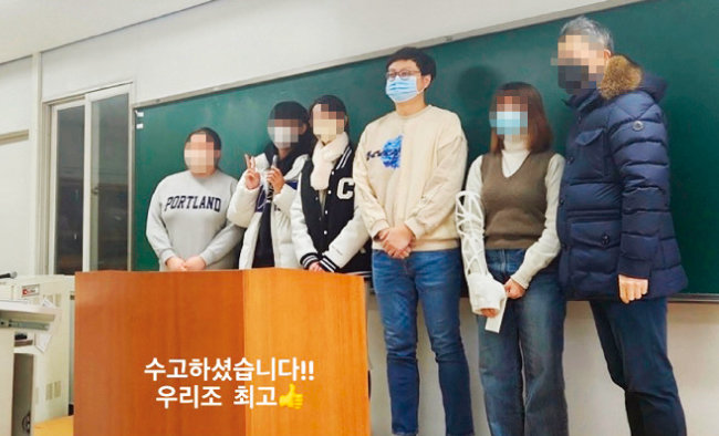 대학교 동기들과 팀플을 하는 모습. 왼쪽에서 네 번째가 곽영호 씨.