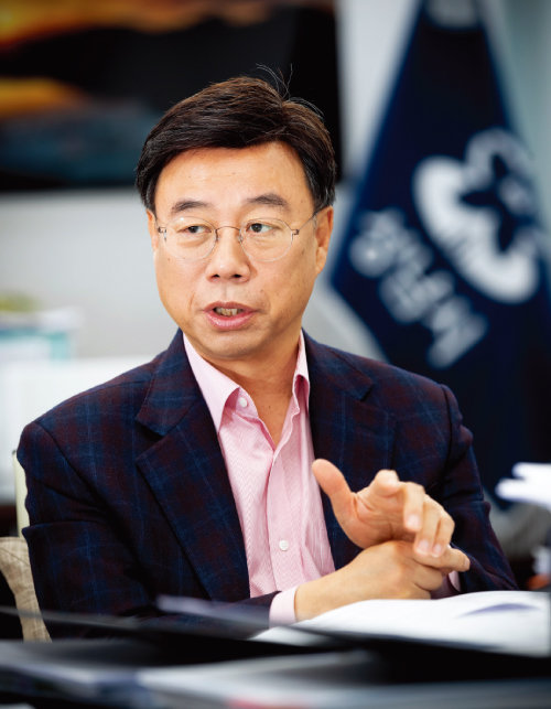 신상진 성남시장은 취임 전부터 ‘대한민국 4차 산업 메카, 스마트 도시 육성’을 5대 공약 중 하나로 제시했다.
