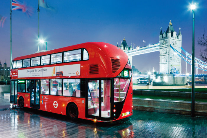 2012년 리뉴얼한 런던의 명물 2층 버스 ‘루트마스터’. 