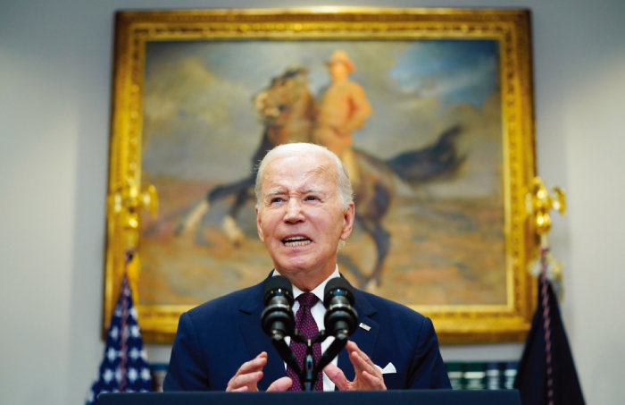 6월 29일 조 바이든 미국 대통령이 연방대법원의 소수인종 우대 입학 위헌 결정에 대해 발언하고 있다.