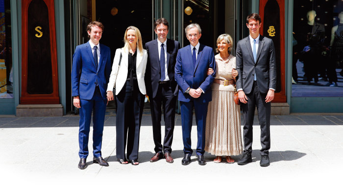 세계 최고 부자 베르나르 아르노 회장 가족. 왼쪽부터 프레데릭, 델핀, 앙투안 아르노와 베르나르 아르노 회장 부부, 알렉상드르 아르노.