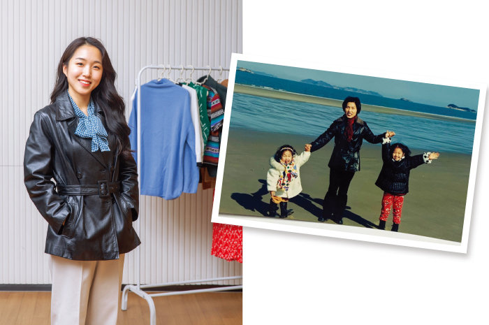 엄마의 옷장을 뒤적이다 보면 옛 사진까지 들춰보게 된다. 가죽 재킷을 입은 엄마와 어린시절 이소연 씨(왼쪽).