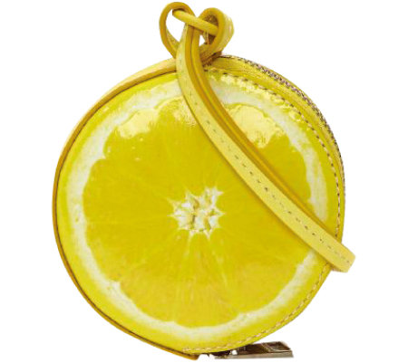 상큼한 레몬이 프린트된 미니 백. 79만 원대 JW앤더슨.