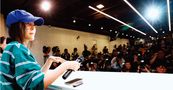 4월 25일 민희진 어도어 대표는 2시간 15분간 하이브 측에 반박하는 기자회견을 열었다.