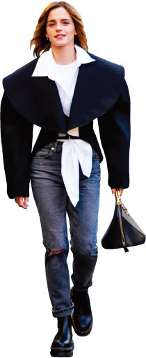 스키아파렐리의 블랙 파워 숄더 재킷으로 멋을 낸 엠마 왓슨. 