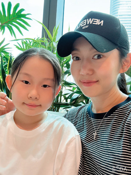 엄지인 아나운서와 사랑스러운 두 아이들.