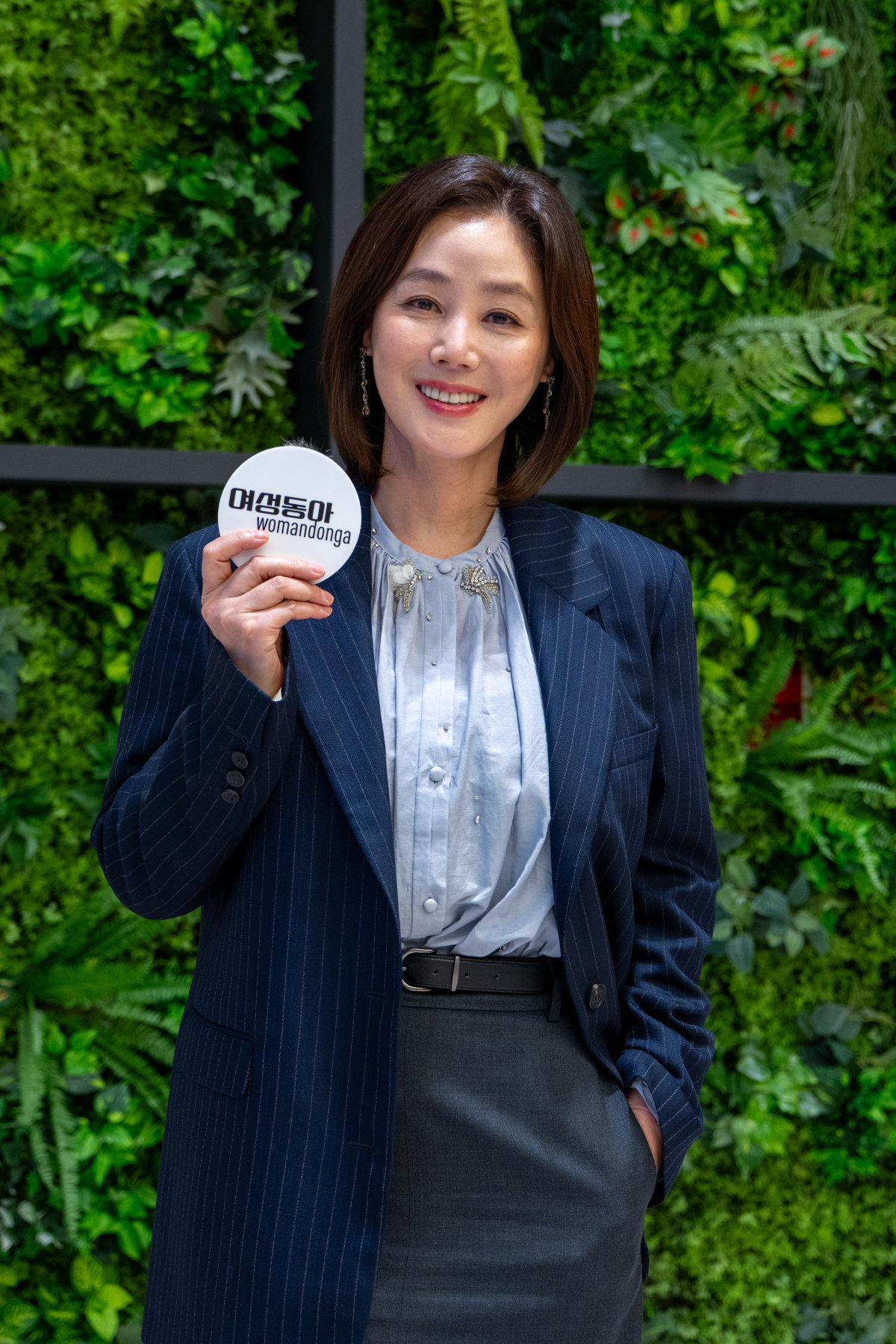미스코리아 출신 배우 김성령도 바자회에 함께 했다. 