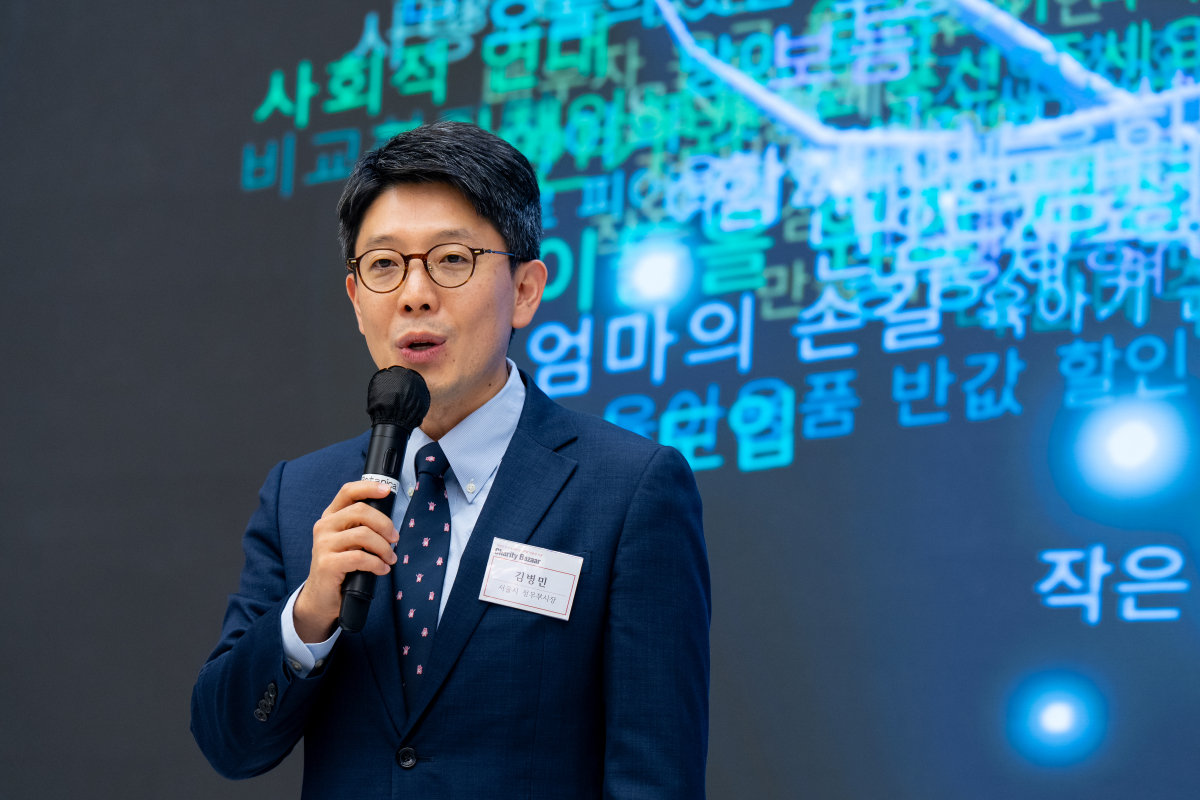 김병민 서울시 정무부시장이 축사를 하고 있다.  3남매 ‘다둥이 아빠’이기도 한 김 정무부시장은 “신혼부부를 위한 장기전세주택인 미리내집, 서울형 키즈 카페 확대 등 저출생 극복을 위한 지원”을 약속했다. 