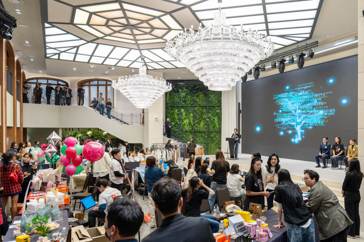 11월 6일 서울 이태원 몬드리안 호텔에서 여성동아 창간 92주년을 기념한 ‘용기백배:저출산 극복 바자회’가 열렸다.