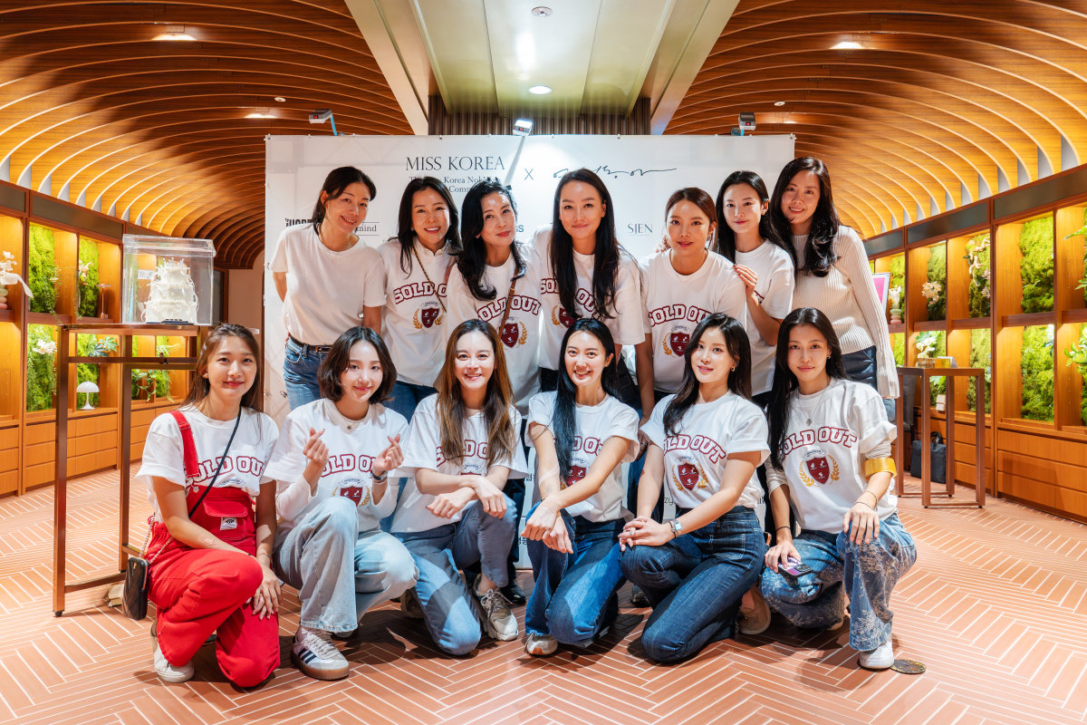 미스코리아 본선 진출자들로 구성된 봉사단체 ‘녹원회’ 회원들.