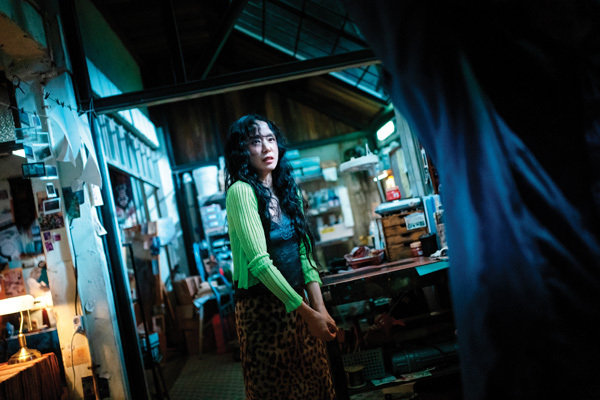 ‘자백의 대가’는 윤수(전도연)와 모은(김고은)이 교도소에서 자백을 건 거래를 중심으로 사건의 진실을 추적해가는 미스터리 스릴러다.