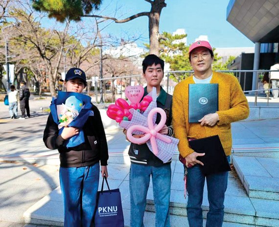 얼마 전 치른 첫째 지후 군의 정보보호영재교육원 수료식 날.