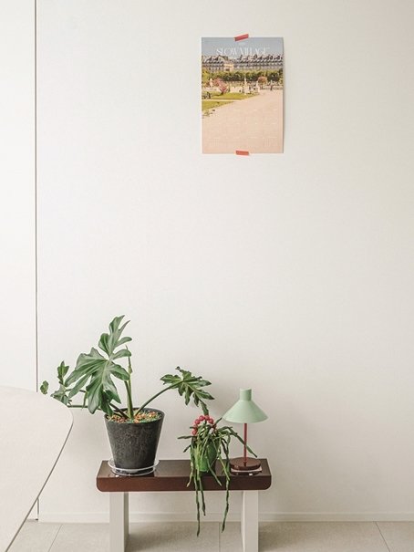 집 안 곳곳에 배치한 작은 소품들이 아기자기한 분위기를 더한다.