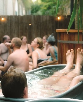 술 없는 사교를 보여주는 사우나 소셜 클럽(Sauna Social Club). @sauna_socialclub