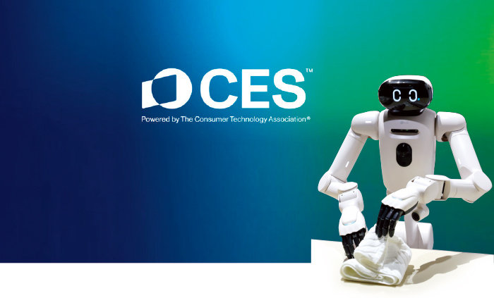 LG전자의 AI 홈 로봇 ‘LG 클로이드’가 1월 5일(현지 시간) ‘CES 2026’ 행사장에서 세탁된 수건을 접고 있다.