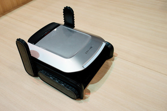 드리미는 로봇청소기에 클라이머를 부착할 수 있는 ‘사이버X’를 선보였다.