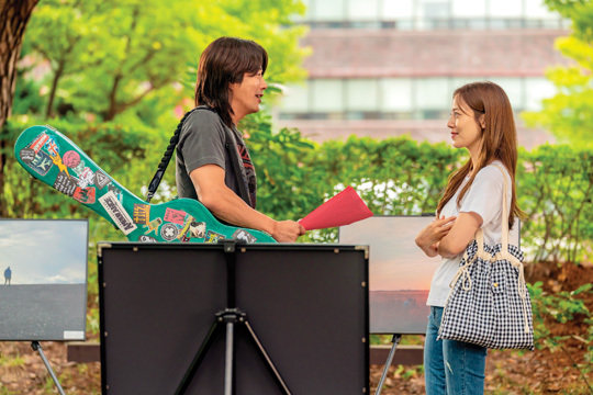 승민(권상우)의 마음을 단숨에 빼앗은 첫사랑 역에는 배우 문채원이 분했다.