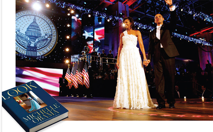 미셸 오바마는 회고록 ‘더룩’(왼쪽)에서2009년 대통령 취임식 무도회 당시 제이슨 우의 드레스를 선택한 이유 등 패션에 대한 통찰을 공유했다.