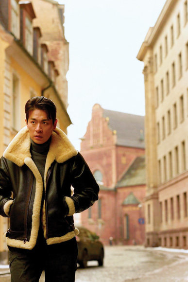 영화 ‘휴민트’에서 상남자의 가슴 시린 멜로 연기를 선보인 박정민.  