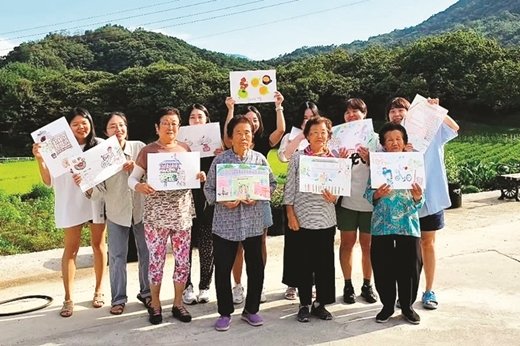 할머니의 레시피로 만든 집밥과 농사 체험을 통해 지역에서 ‘잠시 살아보기’를 제안하는 함양 청년마을 프로젝트 ‘고마워 할매’