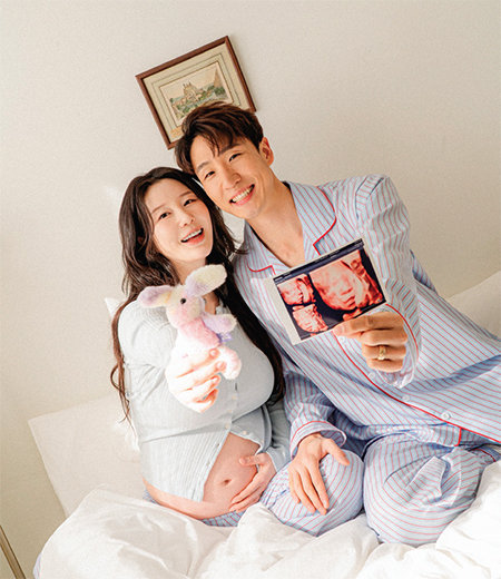 가수 나비는 4월 중순 둘째 딸을 낳았다.
