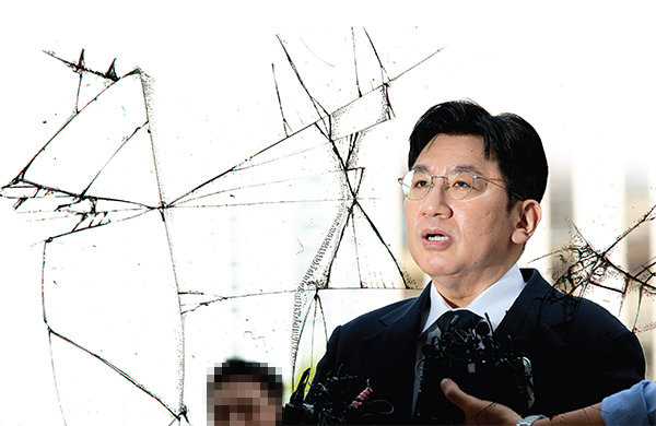 지난해 9월 조사를 받기 위해 서울경찰청 광역수사단 금융범죄수사대에 출석한 방시혁 의장. 그는 지난해 9월부터 11월까지 5차례 경찰 소환 조사를 받았다.