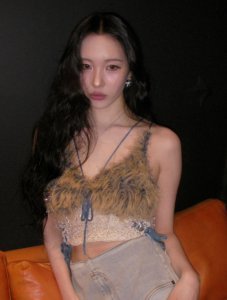 Sunmi, are you wearing pants or are you covering them up? Unique styling [DA★]