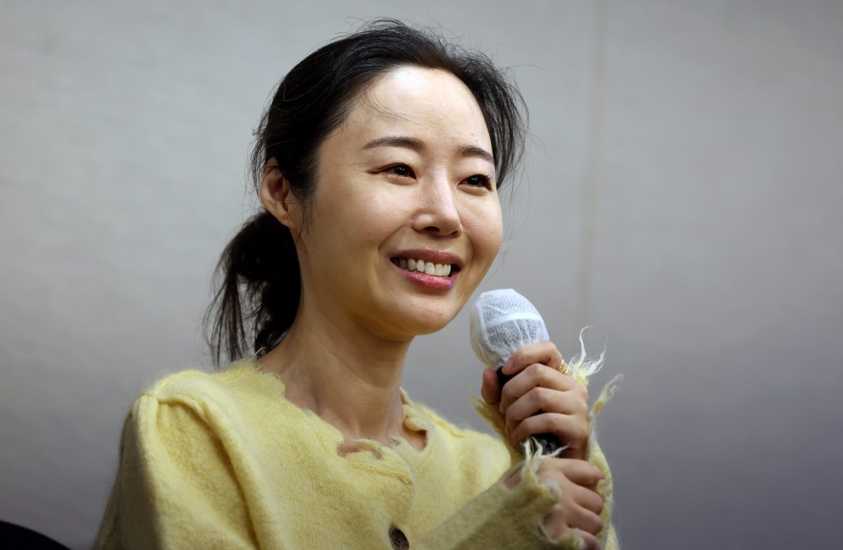 ‘Adore resignation-New Jeans unfollow-put option claim’ All of this happened in just one day on November 20th. Min Hee-jin, former CEO of Adore, New Jeans‘ agency, also stepped down from her position as an inside director. Photo|Newsis 