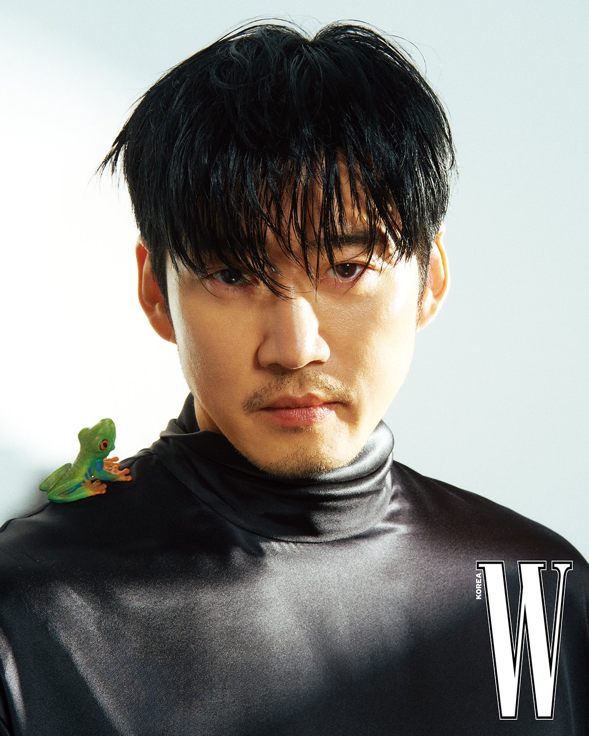 Actor Yoon Kye-sang‘s colorful charm. Photo = Magazine ‘W Korea’