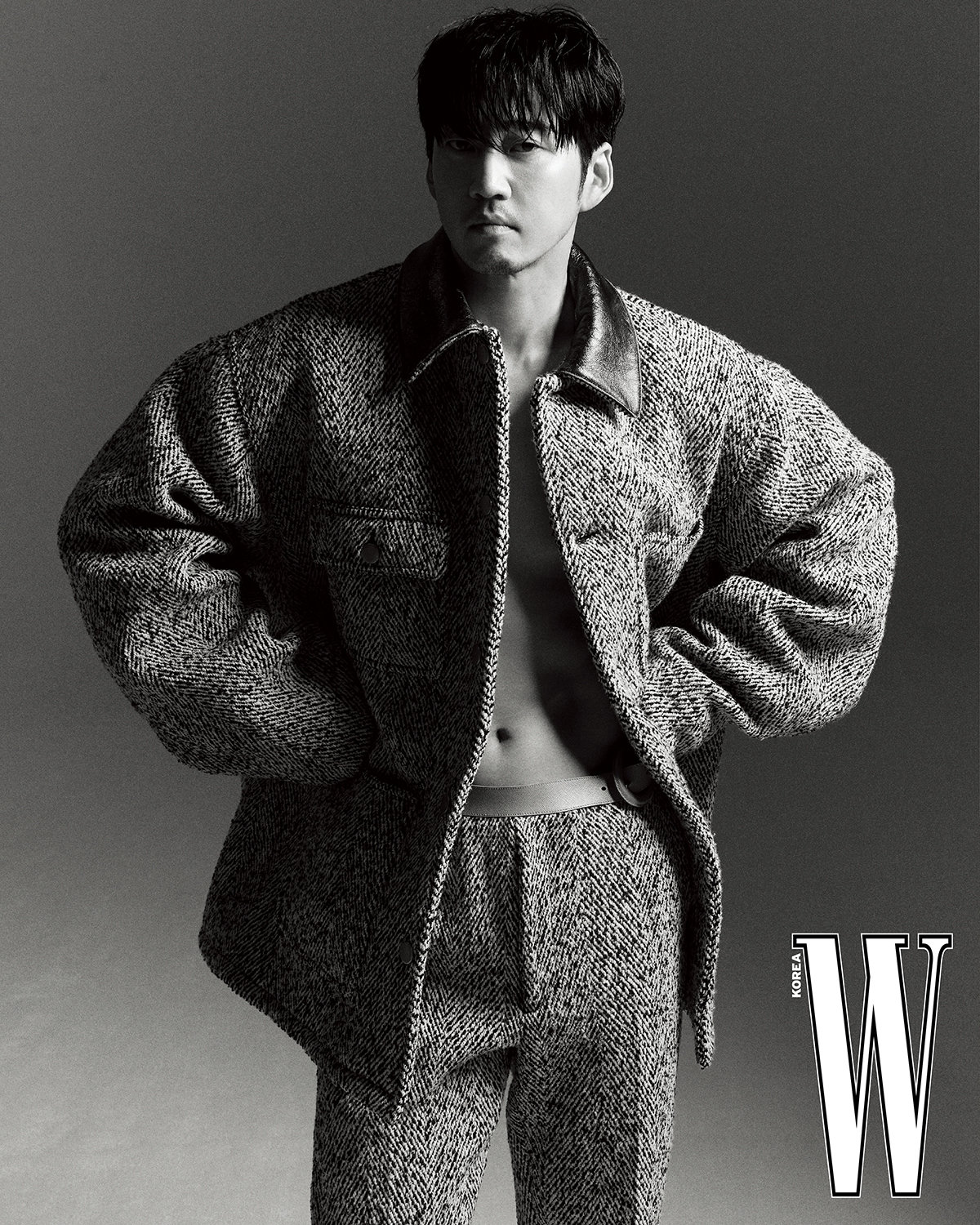 Actor Yoon Kye-sang‘s colorful charm. Photo = Magazine ‘W Korea’