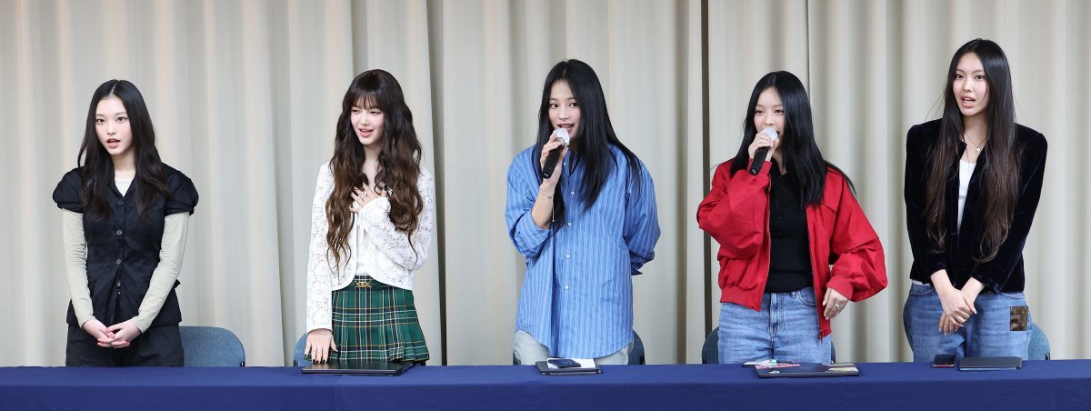 Group New Jeans, which notified their agency Adore that they would ‘leave’ through a late-night press conference on November 28 Photo | Newsis